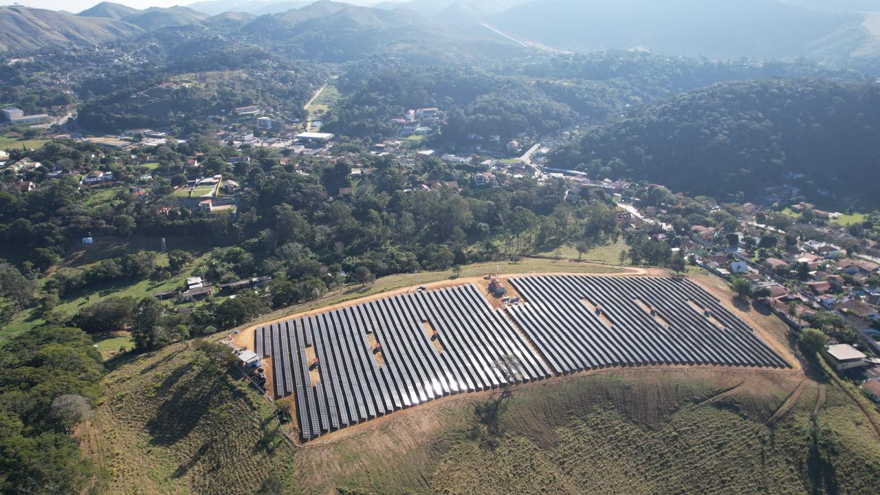 Vista aérea geral das duas usinas
